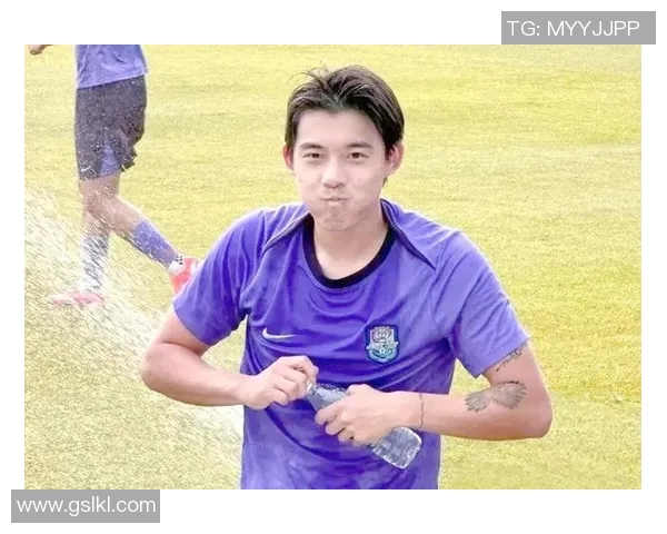 足球明星的成长之路与背后故事探寻